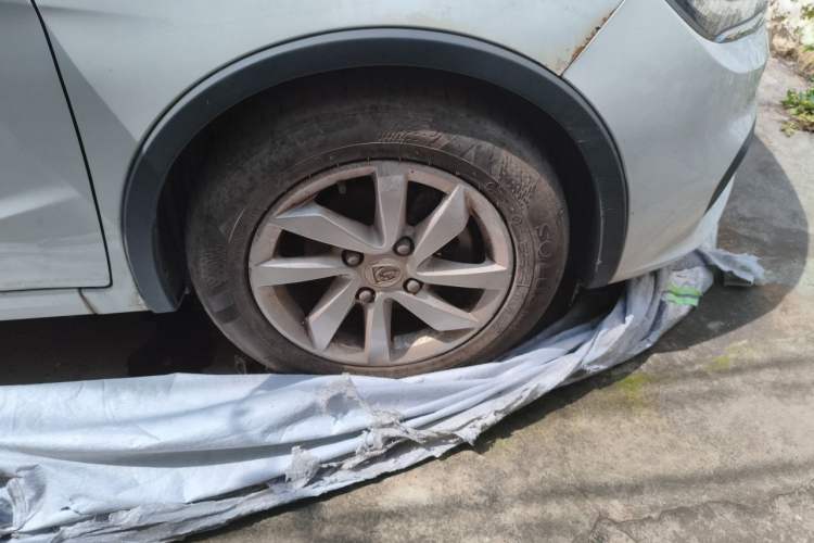 Used Baojun 310W 2017 1.5L Manual Fashion Model China V Right Front Wheel Hub
