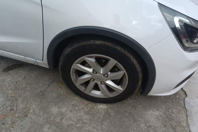 Used Baojun 310W 2017 1.5L Manual Fashion Model China V Right Front Wheel Hub