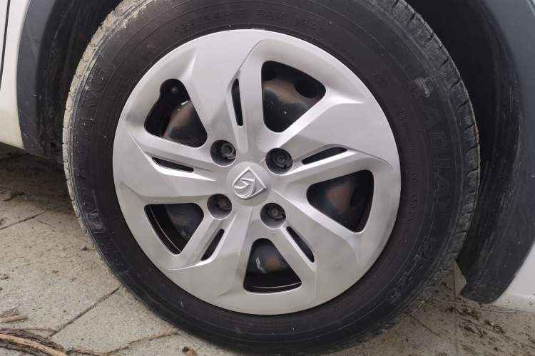 Used Baojun 310W 2017 1.5L Manual Comfort Version China VI Emission Standard Right Front Wheel Hub