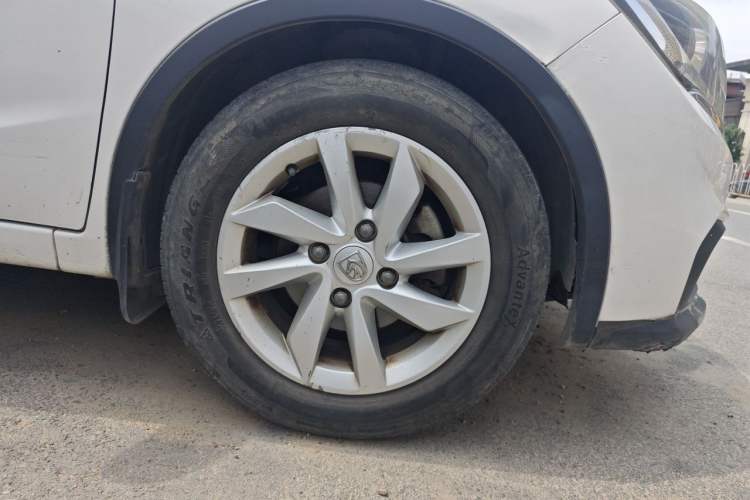 Used Baojun 310W 2017 1.5L Manual Fashion Model China V Right Front Wheel Hub
