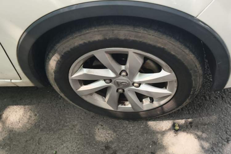 Used Baojun 310W 2017 1.5L Manual Fashion Model China V Right Front Wheel Hub