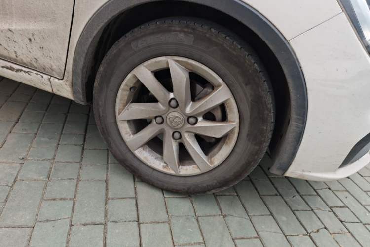 Used Baojun 310W 2017 1.5L Manual Fashion Model China V Right Front Wheel Hub