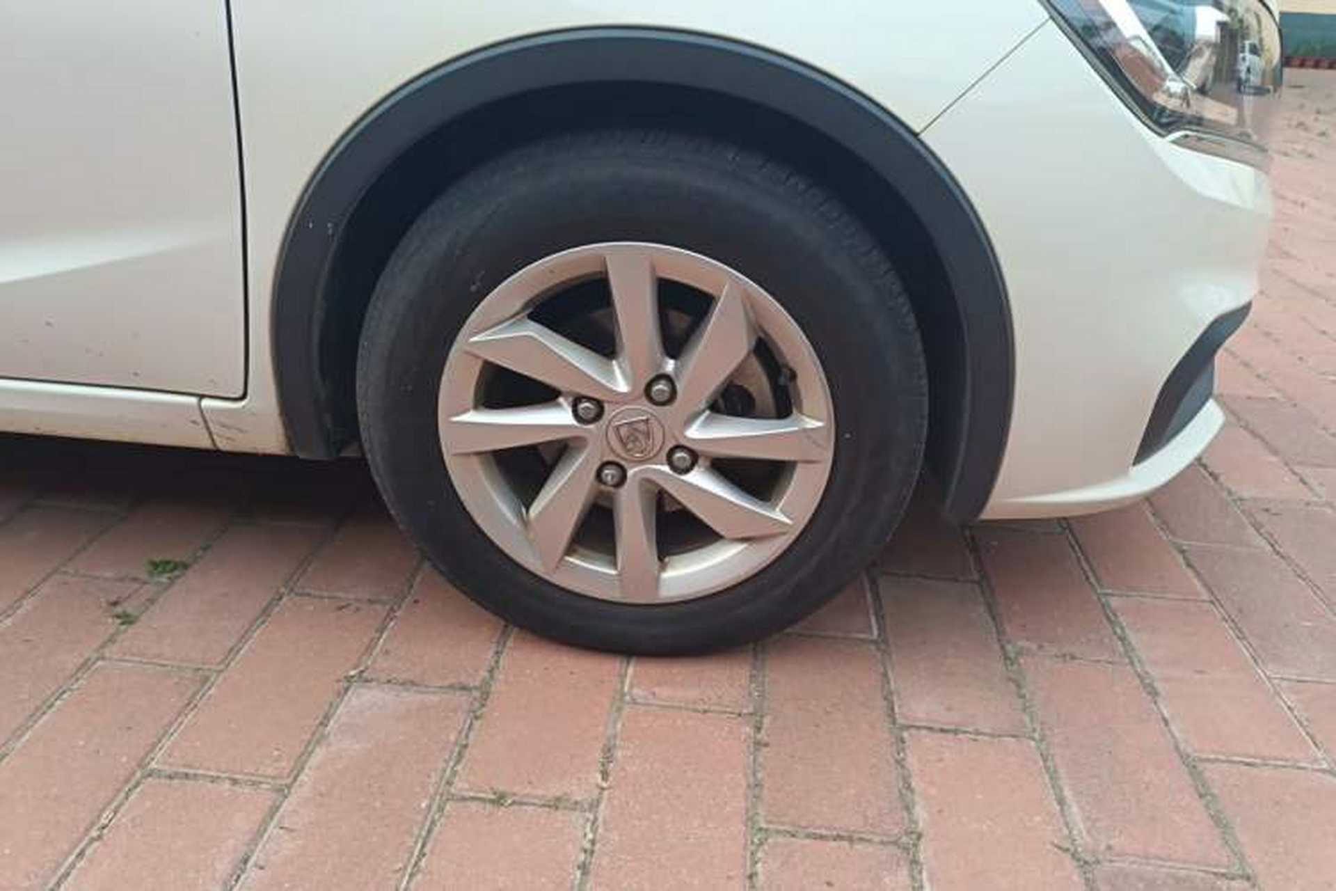Used Baojun 310W 2017 1.5L Manual Fashion Model China V Right Front Wheel Hub