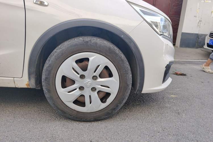 Used Baojun 310W 2017 1.2L Manual Value Edition China V Right Front Wheel Hub