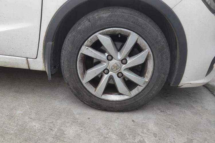 Used Baojun 310W 2017 1.5L Manual Fashion Model China V Right Front Wheel Hub