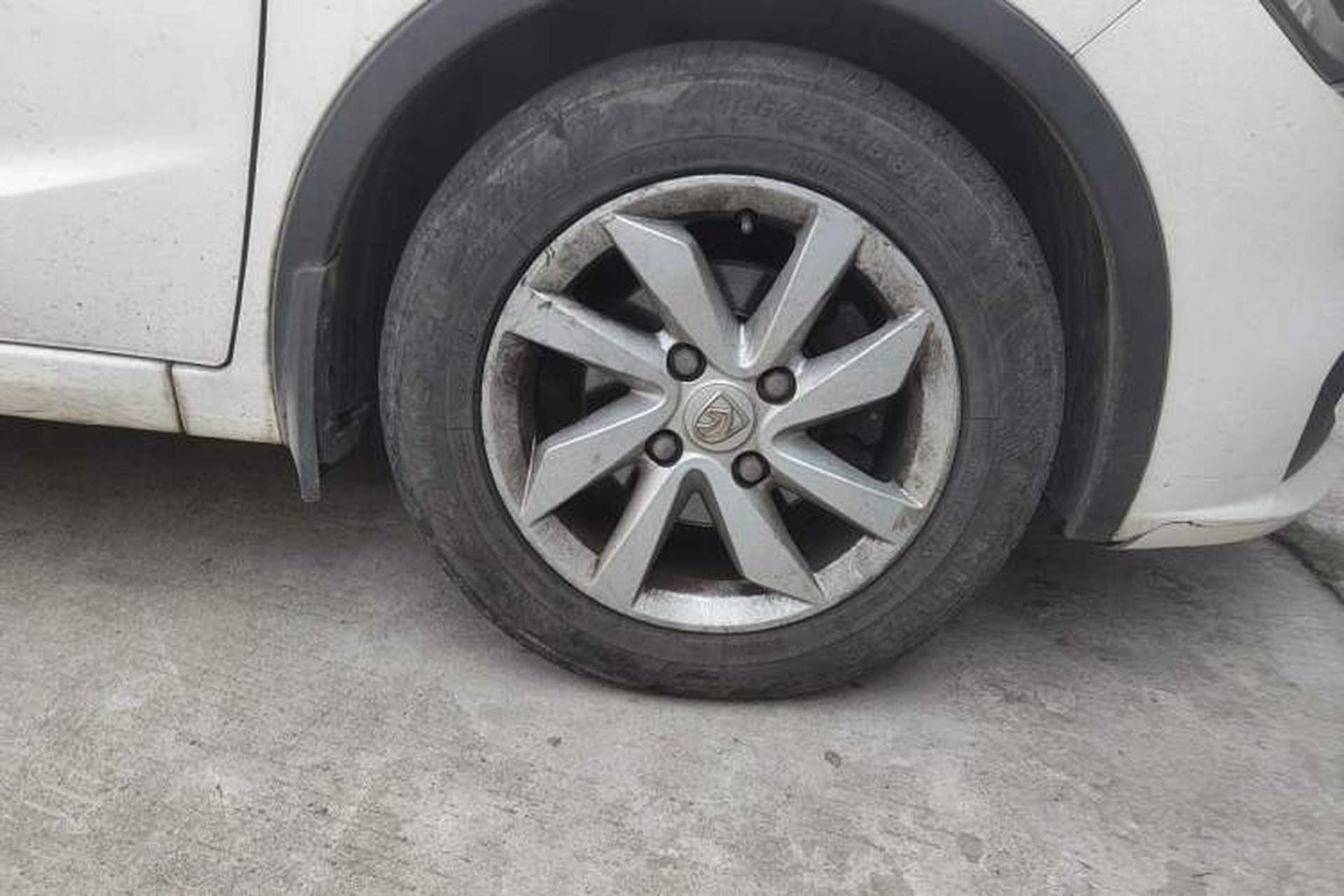 Used Baojun 310W 2017 1.5L Manual Fashion Model China V Right Front Wheel Hub