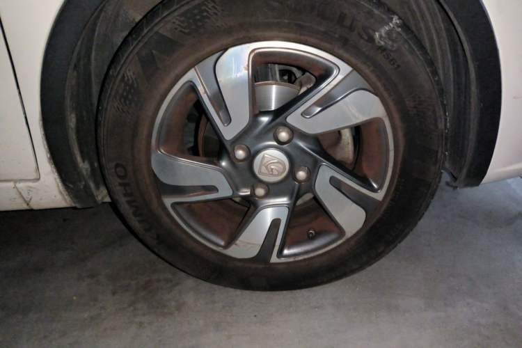 Used Baojun 310W 2017 1.5L Manual Luxury Edition China V Right Front Wheel Hub