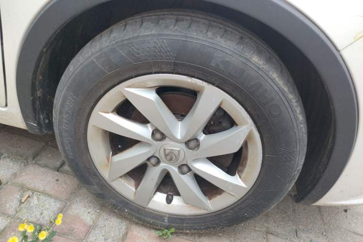Used Baojun 310W 2017 1.5L Manual Fashion Model China V Right Front Wheel Hub
