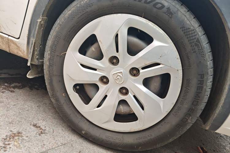 Used Baojun 310W 2017 1.5L Manual Comfort Version China V Right Front Wheel Hub