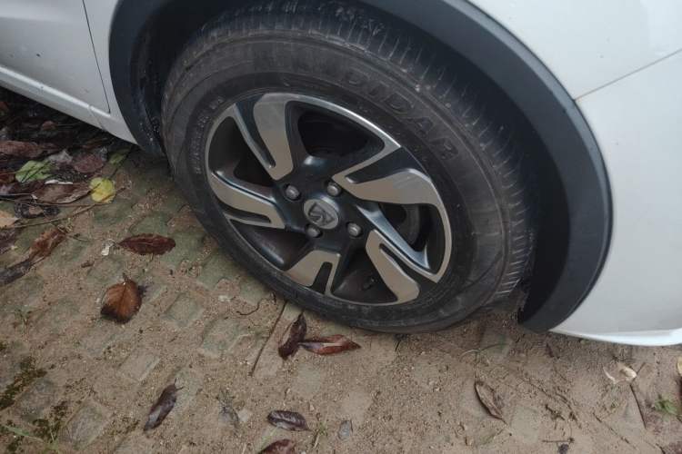 Used Baojun 310W 2017 1.5L Manual Luxury Version China VI Right Front Wheel Hub