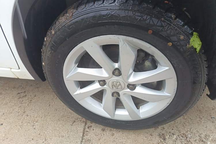 Used Baojun 310W 2017 1.5L Manual Fashion Model China V Right Front Wheel Hub