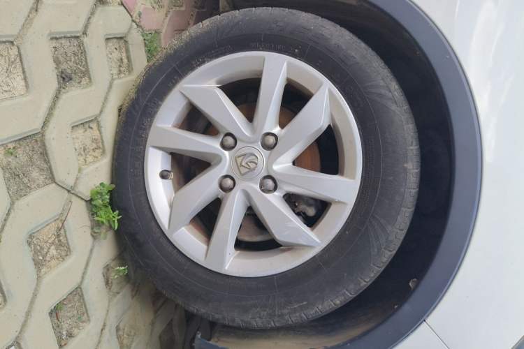 Used Baojun 310W 2017 1.5L Manual Fashion Model China V Right Front Wheel Hub