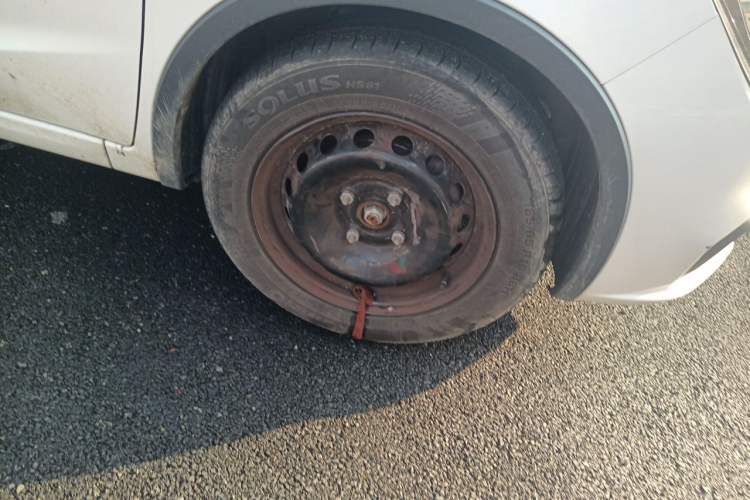 Used Baojun 310W 2017 1.5L Manual Comfort Version China VI Emission Standard Right Front Wheel Hub