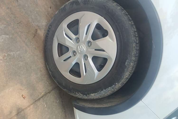 Used Baojun 310W 2017 1.5L Manual Comfort Version China VI Emission Standard Right Front Wheel Hub