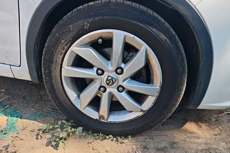 Used Baojun 310W 2017 1.5L Manual Fashion Model China V Right Front Wheel Hub