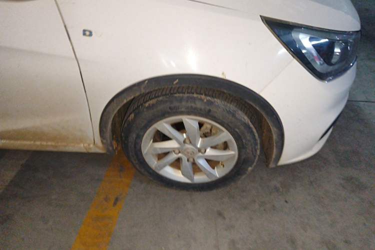 Used Baojun 310W 2017 1.5L Manual Fashion Model China V Right Front Wheel Hub