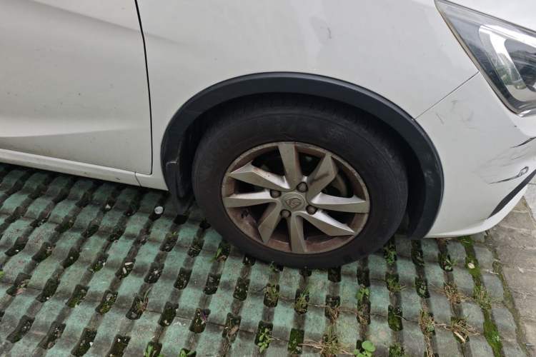 Used Baojun 310W 2017 1.5L Manual Fashion Model China V Right Front Wheel Hub
