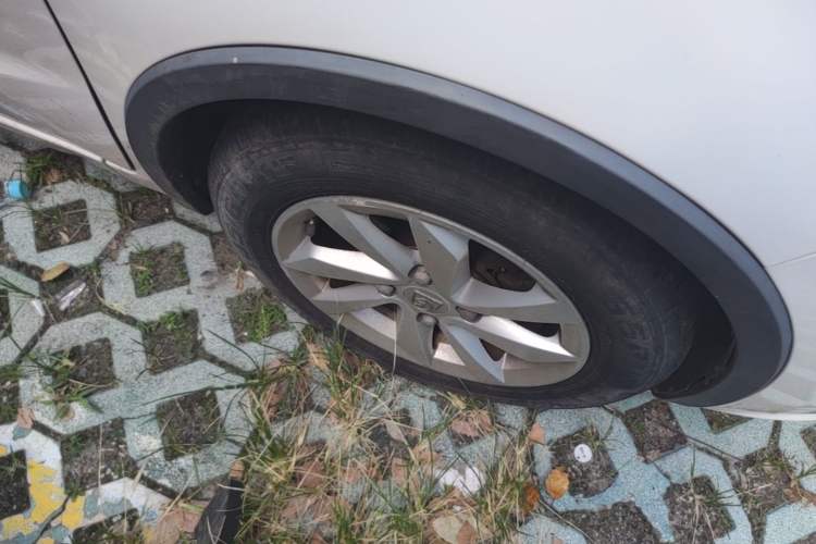 Used Baojun 310W 2017 1.5L Manual Fashion Model China V Right Front Wheel Hub