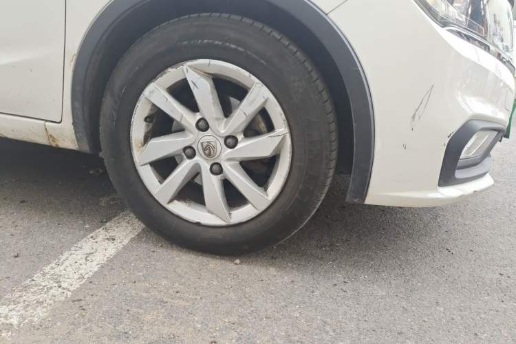 Used Baojun 310W 2017 1.5L Manual Fashion Edition China VI Right Front Wheel Hub