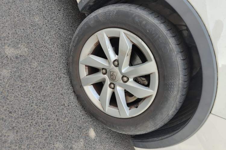 Used Baojun 310W 2017 1.5L Manual Fashion Edition China VI Right Front Wheel Hub