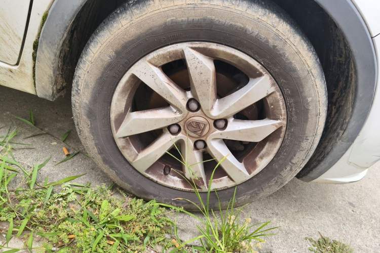 Used Baojun 310W 2017 1.5L Manual Fashion Model China V Right Front Wheel Hub