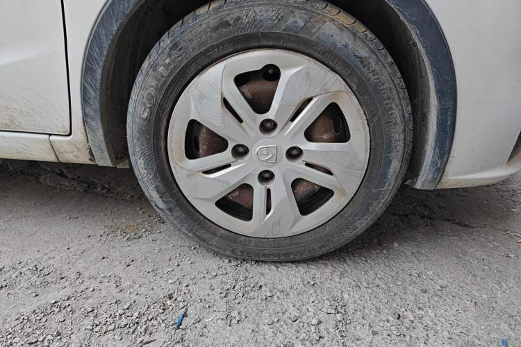 Used Baojun 310W 2017 1.5L Manual Comfort Version China VI Emission Standard Right Front Wheel Hub