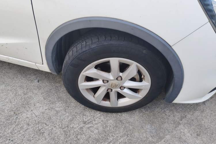 Used Baojun 310W 2017 1.5L Manual Fashion Model China V Right Front Wheel Hub