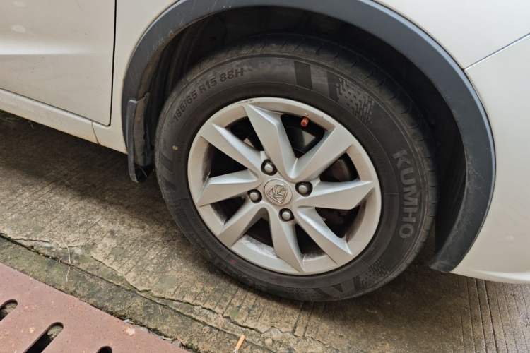 Used Baojun 310W 2017 1.5L Manual Comfort Version China V Right Front Wheel Hub