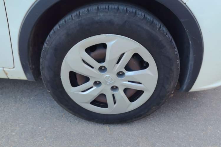 Used Baojun 310W 2017 1.5L Manual Comfort Version China VI Emission Standard Right Front Wheel Hub