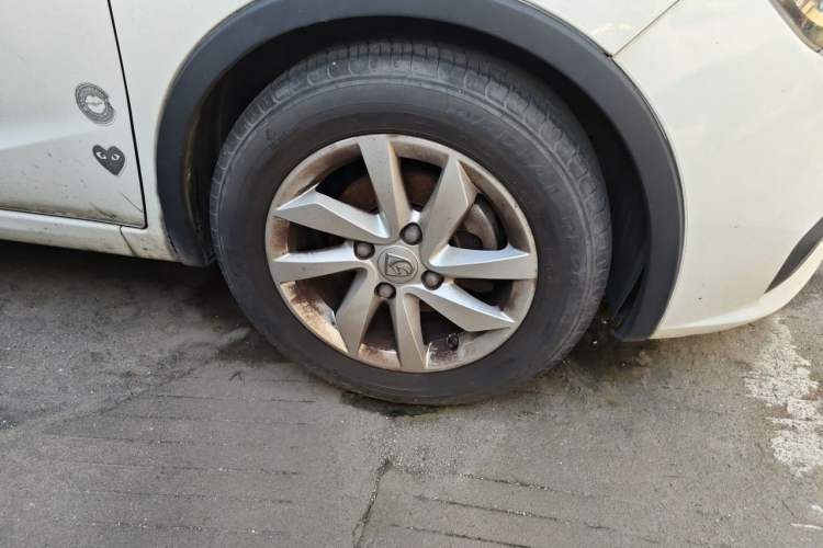 Used Baojun 310W 2017 1.5L Manual Fashion Model China V Right Front Wheel Hub