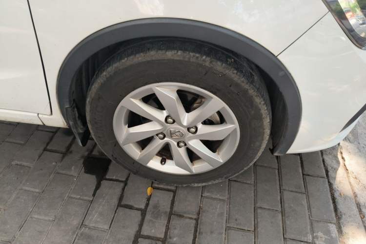 Used Baojun 310W 2017 1.5L Manual Fashion Model China V Right Front Wheel Hub