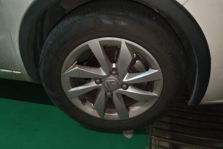Used Baojun 310W 2017 1.5L Manual Fashion Model China V Right Front Wheel Hub