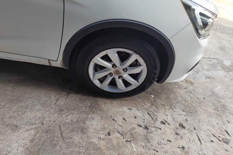 Used Baojun 310W 2017 1.5L Manual Fashion Model China V Right Front Wheel Hub