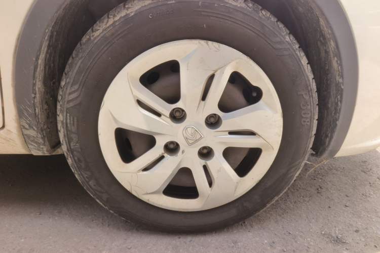 Used Baojun 310W 2017 1.5L Manual Comfort Version China V Right Front Wheel Hub