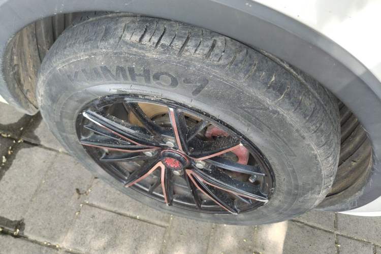 Used Baojun 310W 2017 1.5L Manual Fashion Edition China VI Right Front Wheel Hub