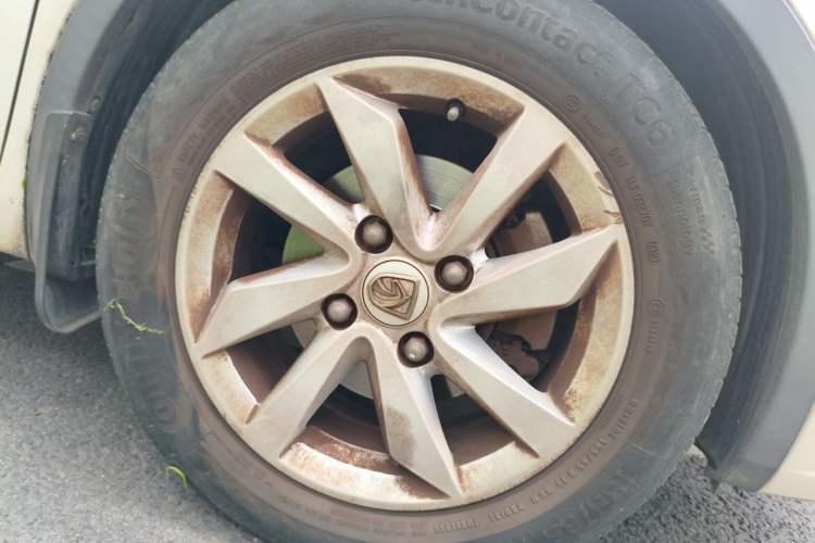 Used Baojun 310W 2017 1.5L Manual Fashion Model China V Right Front Wheel Hub