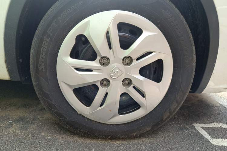 Used Baojun 310W 2017 1.5L Manual Comfort Version China VI Emission Standard Right Front Wheel Hub