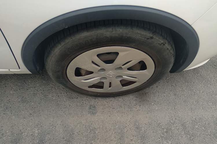 Used Baojun 310W 2017 1.5L Manual Comfort Version China VI Emission Standard Right Front Wheel Hub