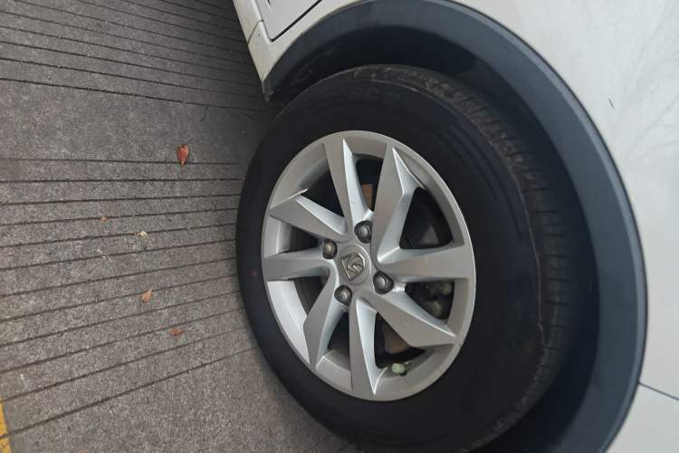 Used Baojun 310W 2017 1.5L Manual Fashion Model China V Right Front Wheel Hub