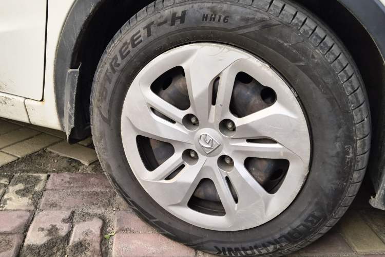Used Baojun 310W 2017 1.5L Manual Comfort Version China V Right Front Wheel Hub