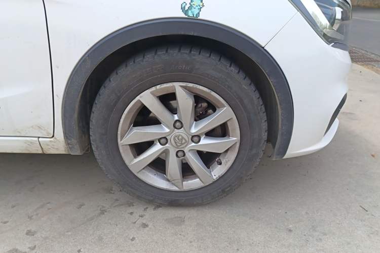 Used Baojun 310W 2017 1.5L Manual Fashion Model China V Right Front Wheel Hub