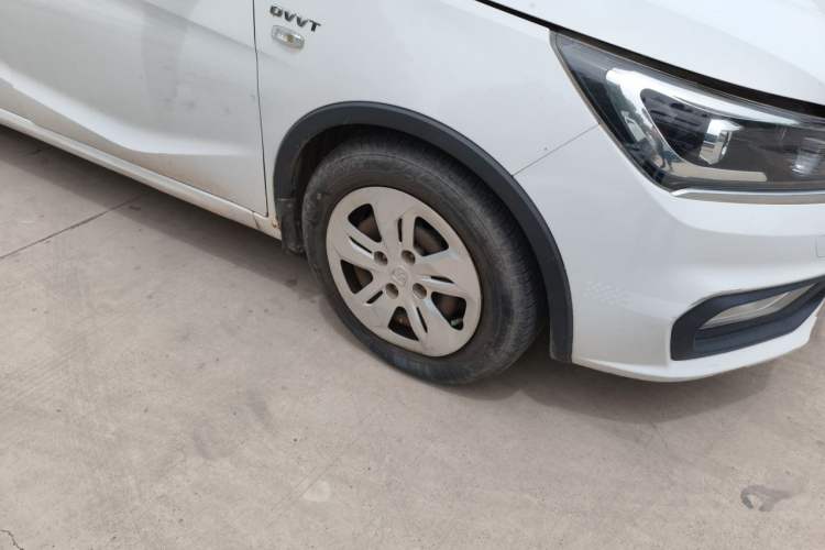 Used Baojun 310W 2017 1.5L Manual Comfort Version China V Right Front Wheel Hub