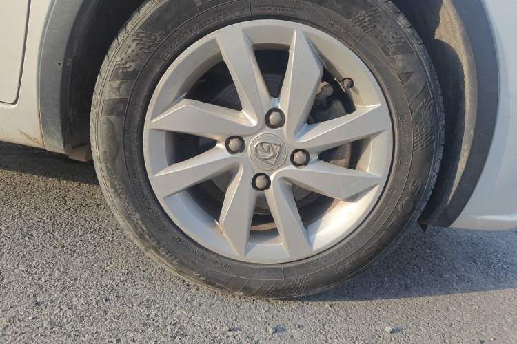 Used Baojun 310W 2017 1.5L Manual Fashion Model China V Right Front Wheel Hub