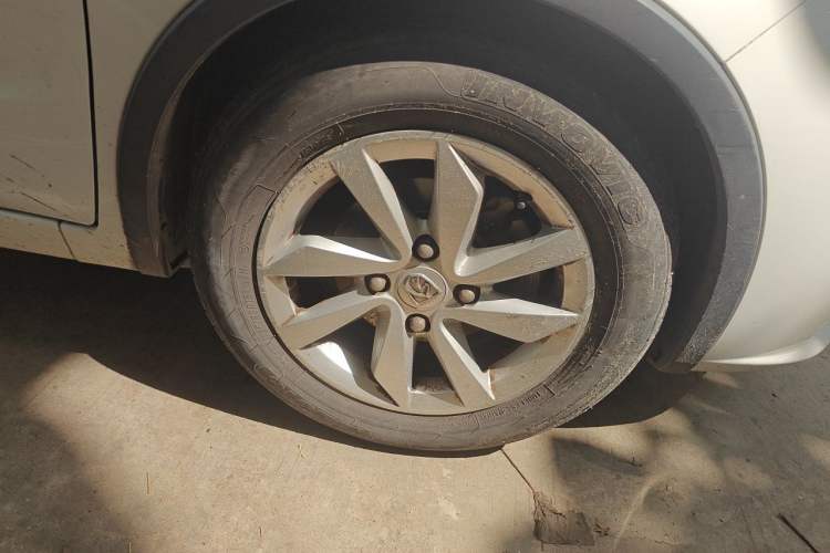 Used Baojun 310W 2017 1.5L Manual Fashion Model China V Right Front Wheel Hub