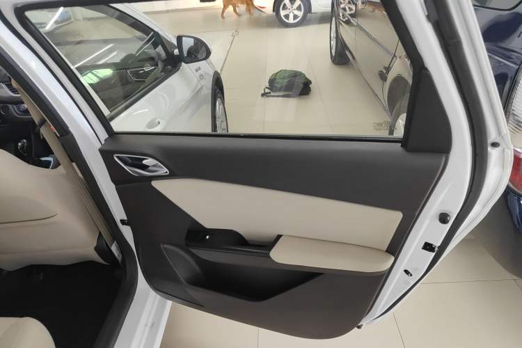 Used Baojun 310W 2017 1.5L Manual Comfort Version China VI Emission Standard Right Rear Door Interior