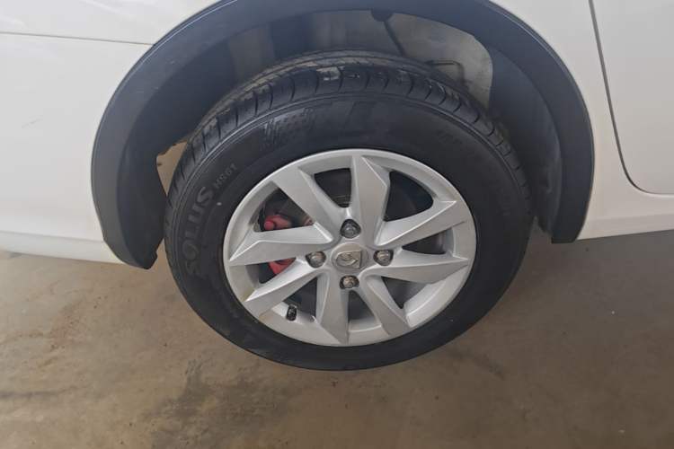 Used Baojun 310W 2017 1.5L Manual Fashion Model China V Right Rear Wheel Hub
