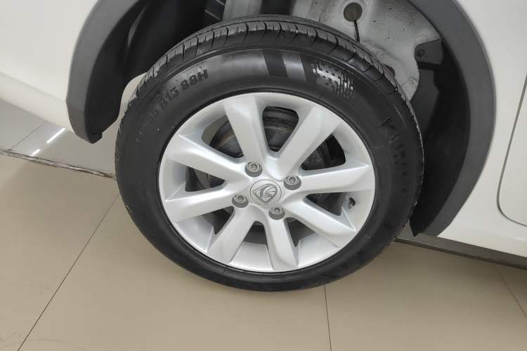 Used Baojun 310W 2017 1.5L Manual Comfort Version China VI Emission Standard Right Rear Wheel Hub