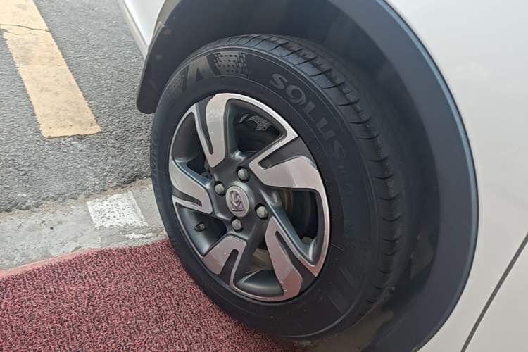 Used Baojun 310W 2017 1.5L Manual Luxury Edition China V Right Rear Wheel Hub