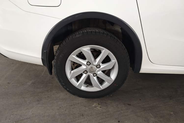 Used Baojun 310W 2017 1.5L Manual Fashion Model China V Right Rear Wheel Hub