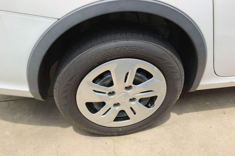 Used Baojun 310W 2017 1.5L Manual Comfort Version China VI Emission Standard Right Rear Wheel Hub